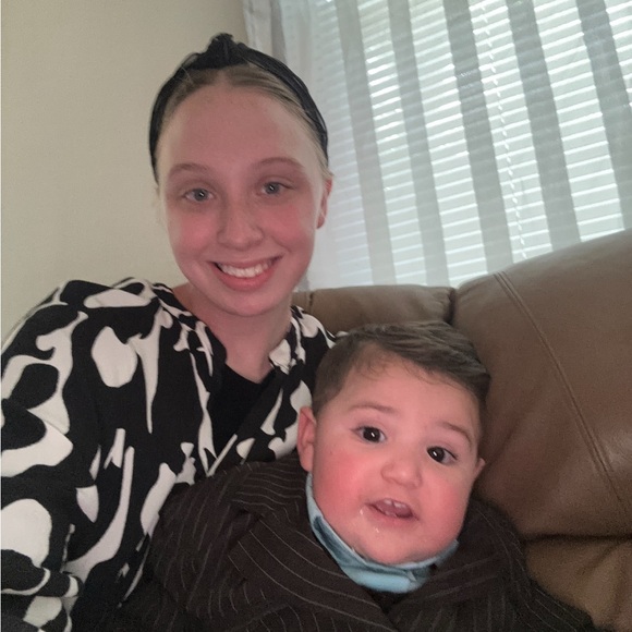 Meet your Posher, Tiffany - Picture 3 of 13